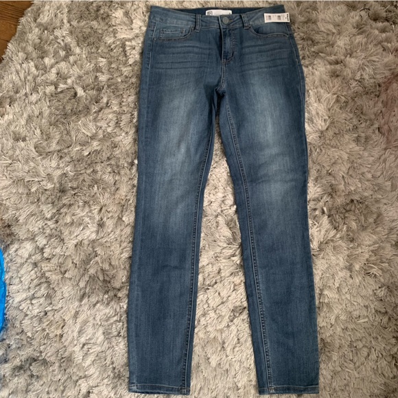 Tilly’s Jeans RSQ - Picture 2 of 10